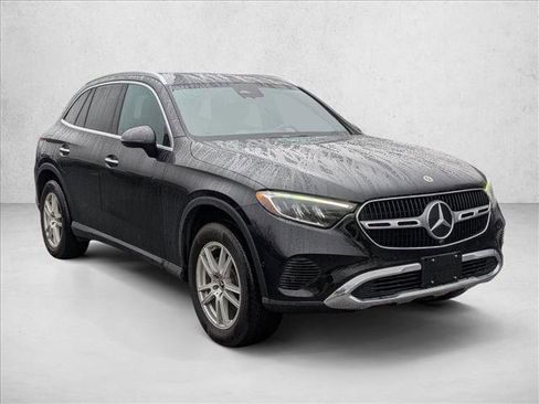 Used 2023 Mercedes-Benz GLC 300 4MATIC image 3