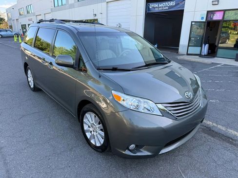 Used 2014 Toyota Sienna XLE AWD/4WD image 15