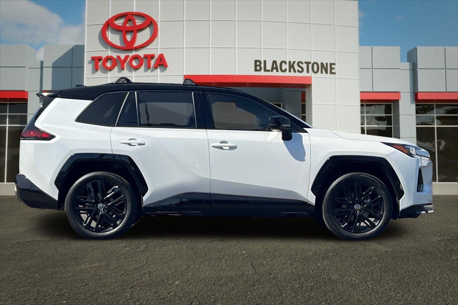 Used 2026 Toyota RAV4 XSE w/ Panoramic Sun Roof Package AWD/4WD image 2