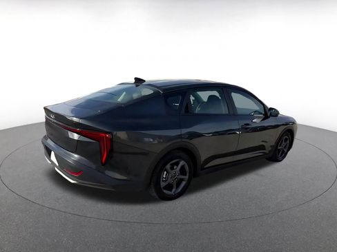 Used 2025 Kia K4 LXS image 14