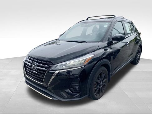 Used 2021 Nissan Kicks SR w/ SR Premium Package FWD image 4