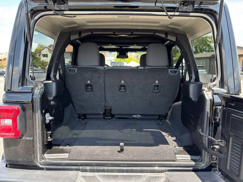 Used 2025 Jeep Wrangler Unlimited Sahara AWD/4WD image 31