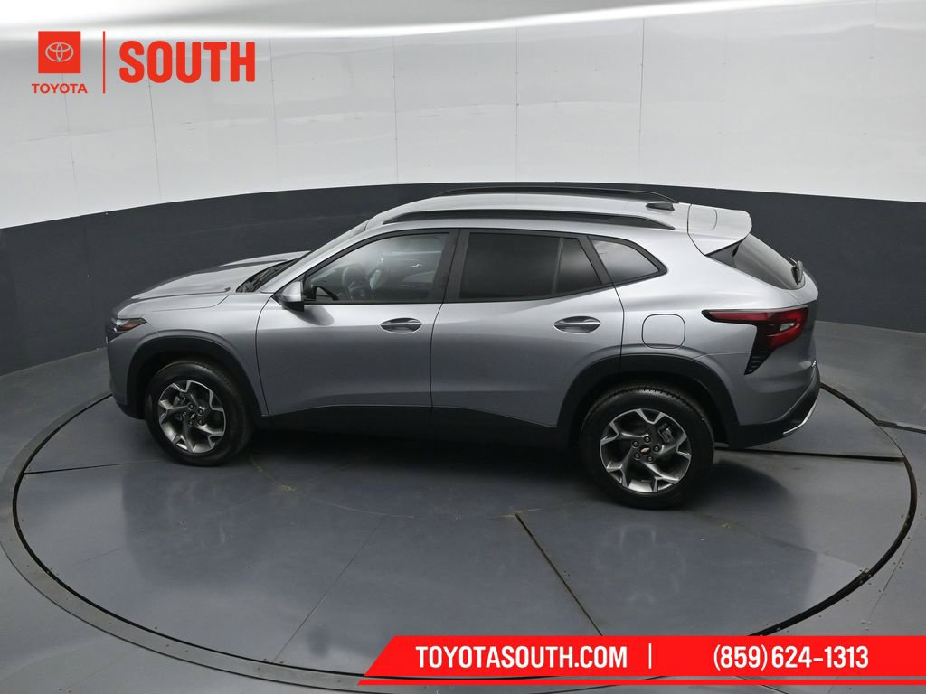 Used 2025 Chevrolet Trax LT w/ LT Convenience Package FWD image 49