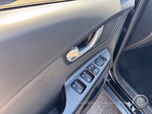 Used 2022 Hyundai Kona Limited FWD image 13