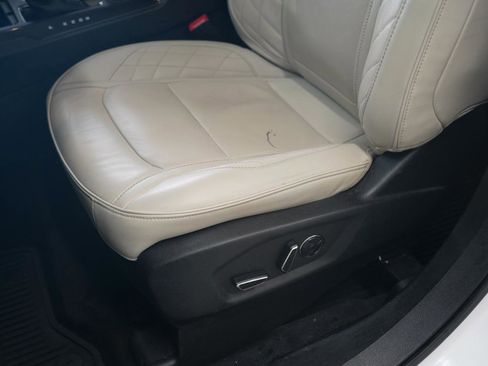 Used 2016 Ford Explorer Platinum AWD/4WD image 29