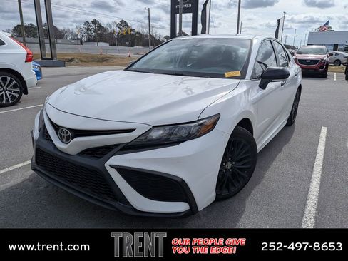 Used 2021 Toyota Camry SE w/ Convenience Package image 1