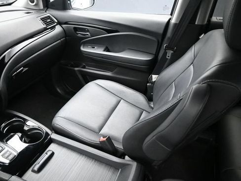 Certified 2022 Honda Pilot Touring image 11