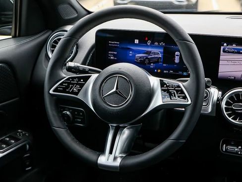 Used 2024 Mercedes-Benz GLB 250 image 23