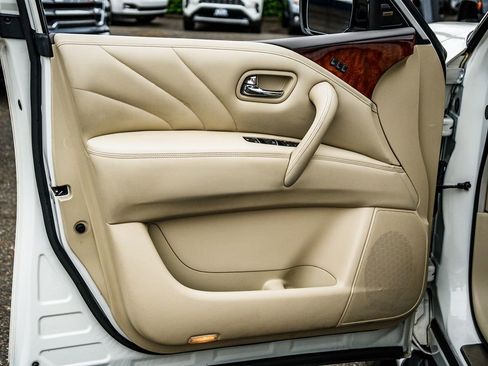 Used 2017 INFINITI QX80 4WD w/ Deluxe Technology Package image 22