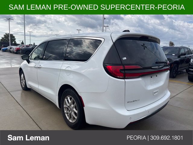 Used 2024 Chrysler Pacifica Touring-L FWD image 5