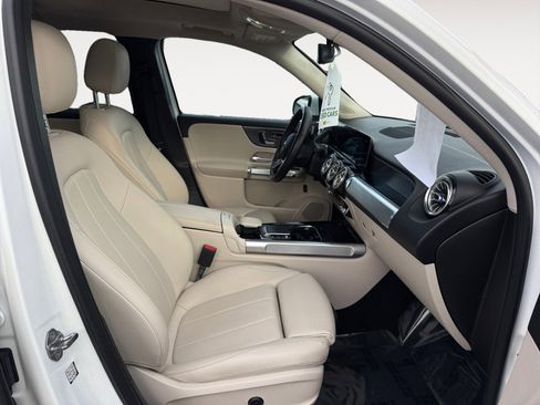 Used 2021 Mercedes-Benz GLB 250 4MATIC image 19