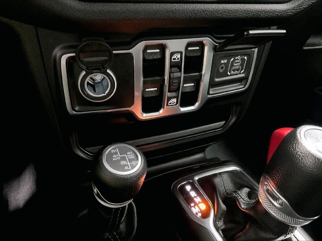 Used 2024 Jeep Wrangler Unlimited w/ Convenience Group AWD/4WD image 26