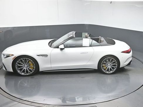 Used 2023 Mercedes-Benz SL 63 AMG 4MATIC image 40