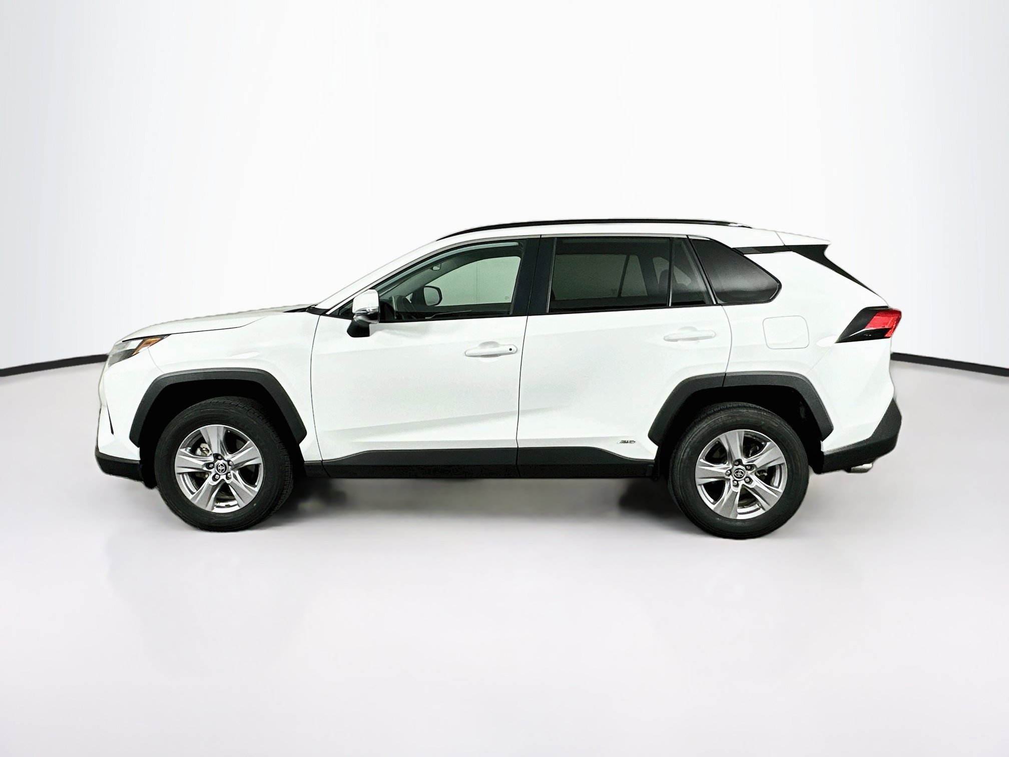 Used 2025 Toyota RAV4 XLE AWD/4WD image 4