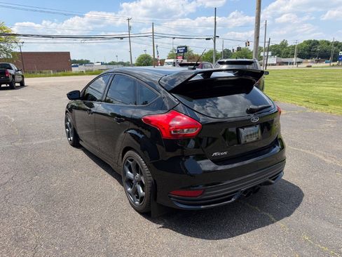 Used 2017 Ford Focus ST FWD image 6