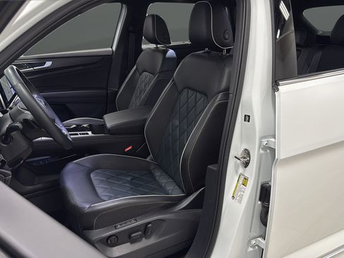 Used 2025 Volkswagen Atlas Cross Sport SEL Premium R-Line AWD/4WD image 9