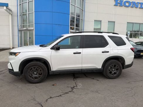 Used 2023 Honda Pilot TrailSport image 7