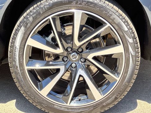 Certified 2023 Volvo XC90 B5 Plus w/ Protection Package AWD/4WD image 12