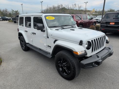 Used 2023 Jeep Wrangler Unlimited Sahara image 4