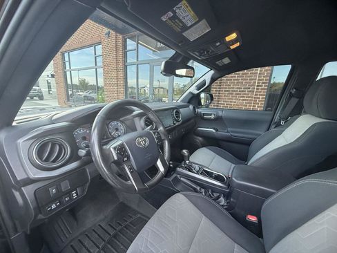Used 2020 Toyota Tacoma TRD Off-Road AWD/4WD image 13