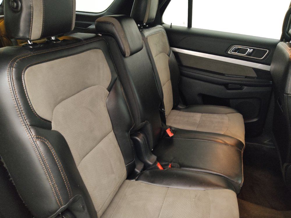 Used 2017 Ford Explorer XLT w/ Equipment Group 202A FWD image 19