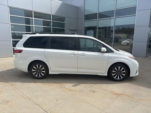 Used 2019 Toyota Sienna Limited Premium image 8
