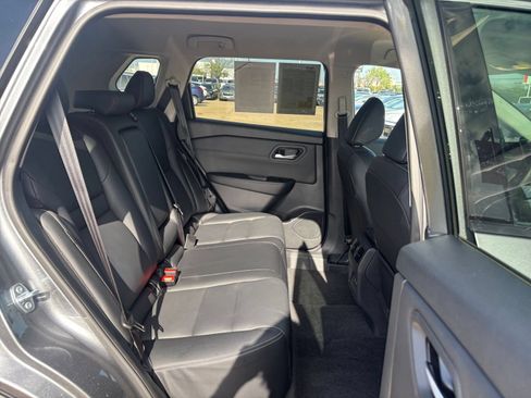Used 2026 Nissan Rogue SL FWD image 28