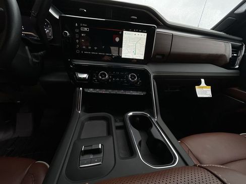 Certified 2025 GMC Sierra 2500 Denali Ultimate image 35