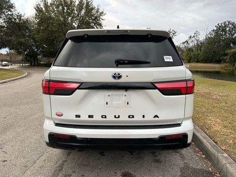 Used 2023 Toyota Sequoia Platinum image 4