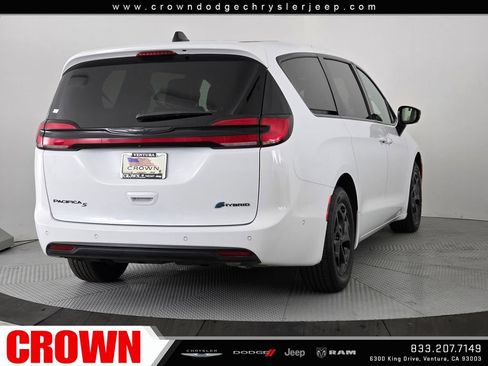 Used 2024 Chrysler Pacifica Limited FWD image 7