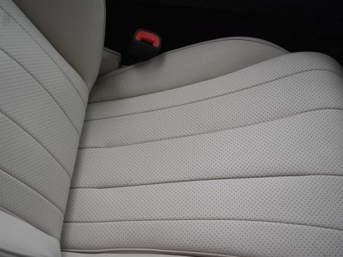 Used 2025 Mercedes-Benz E 350 4MATIC Sedan w/ Winter Package image 23