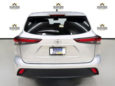 Used 2025 Toyota Highlander LE image 6