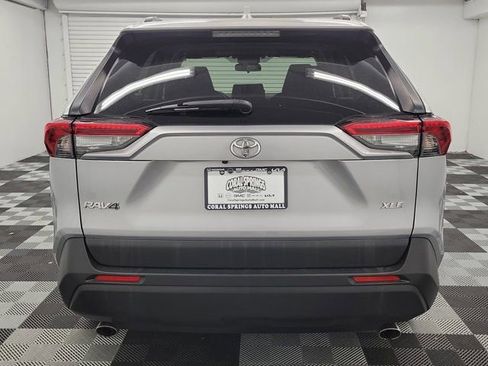 Used 2019 Toyota RAV4 XLE FWD image 5