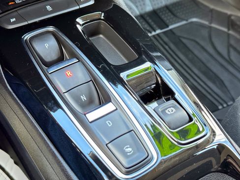 Used 2022 Chevrolet Bolt EUV LT w/ Comfort Package image 22