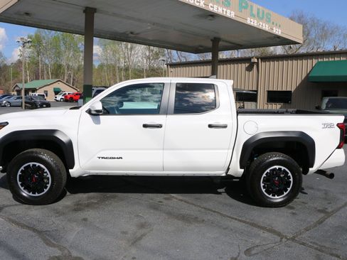 Used 2024 Toyota Tacoma TRD Off-Road AWD/4WD image 2