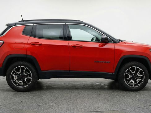 Used 2025 Jeep Compass Trailhawk image 11