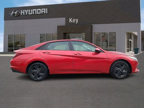 Certified 2021 Hyundai Elantra SEL w/ Convenience Package FWD image 2