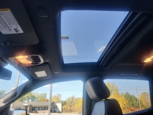 Used 2023 GMC Canyon AT4 w/ AT4 Premium Package image 19