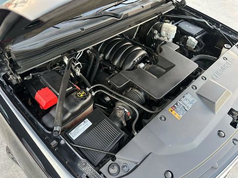 Used 2019 Chevrolet Suburban LT RWD image 58
