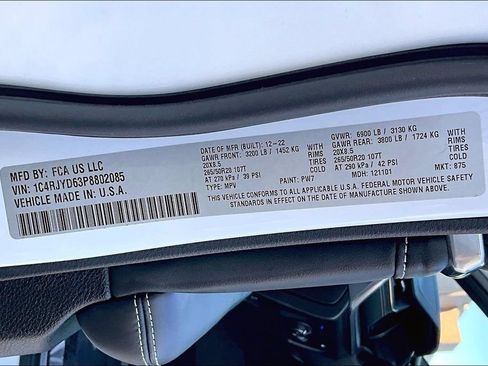 Used 2023 Jeep Grand Cherokee Overland w/ Luxury Tech Group IV AWD/4WD image 32