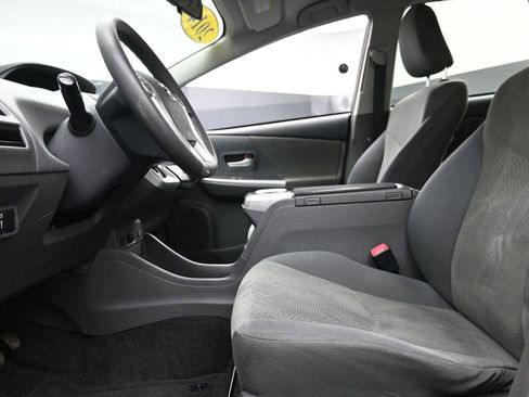 Used 2014 Toyota Prius V Two image 15