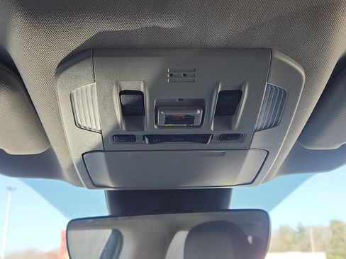Used 2023 Toyota Highlander XLE AWD/4WD image 20