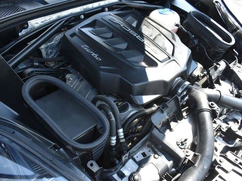 Used 2016 Porsche Macan Turbo AWD/4WD image 47