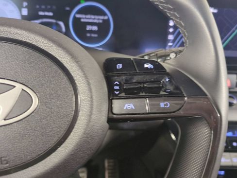 Used 2025 Hyundai Elantra SEL FWD image 31