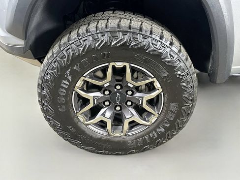 Used 2024 Chevrolet Colorado ZR2 AWD/4WD image 8