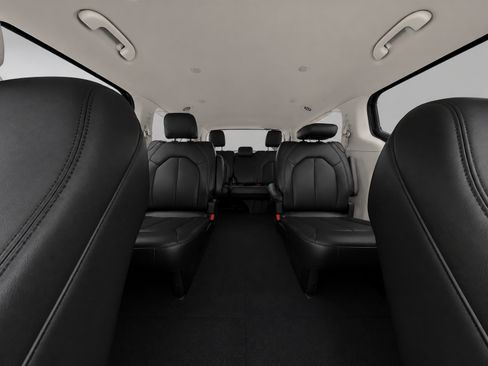 Used 2023 Chrysler Pacifica Touring-L FWD image 16