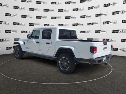 Certified 2023 Jeep Gladiator Overland image 4