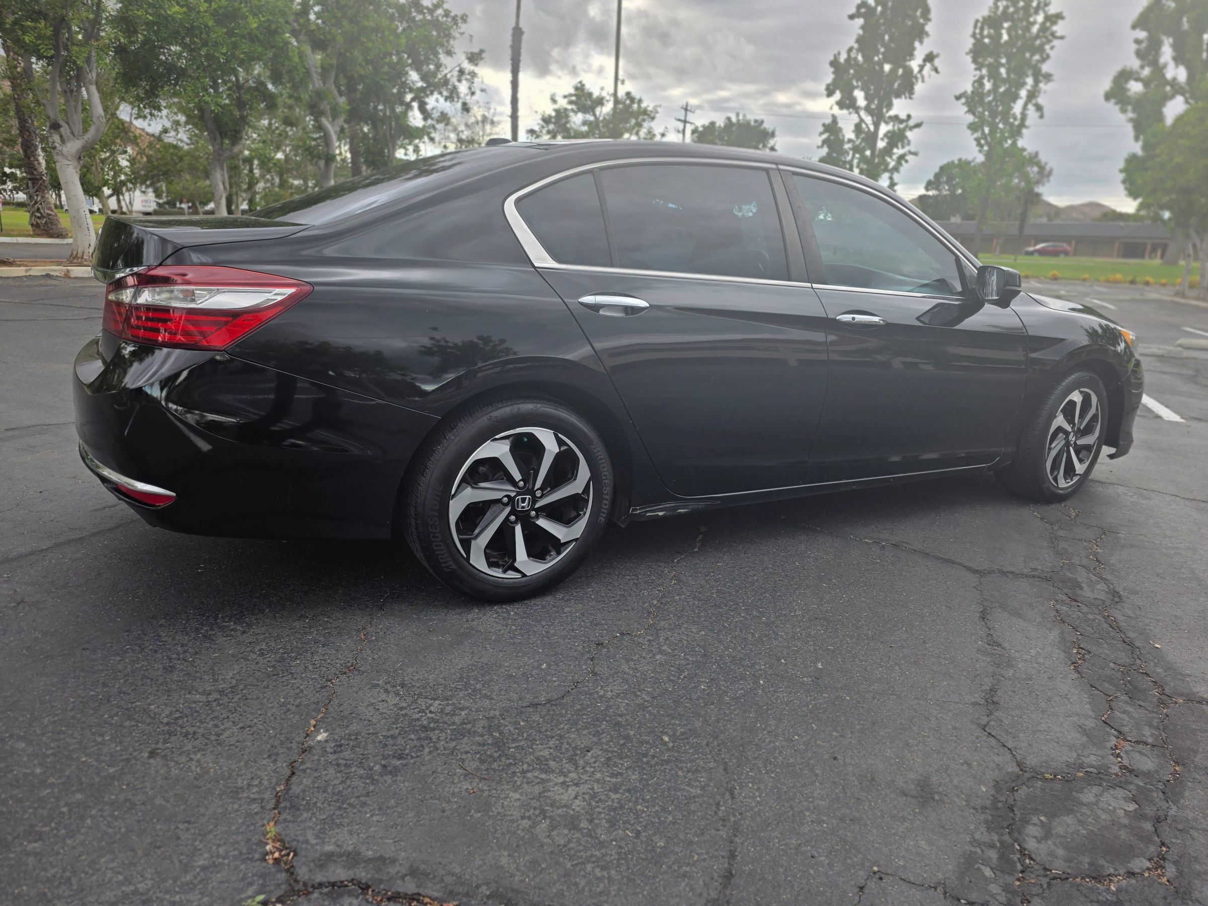 Used 2017 Honda Accord EX-L image 4