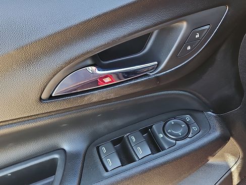 Used 2018 Chevrolet Equinox LT image 14