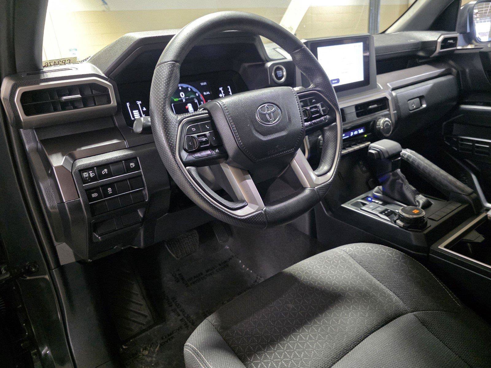 Used 2025 Toyota 4Runner SR5 AWD/4WD image 25